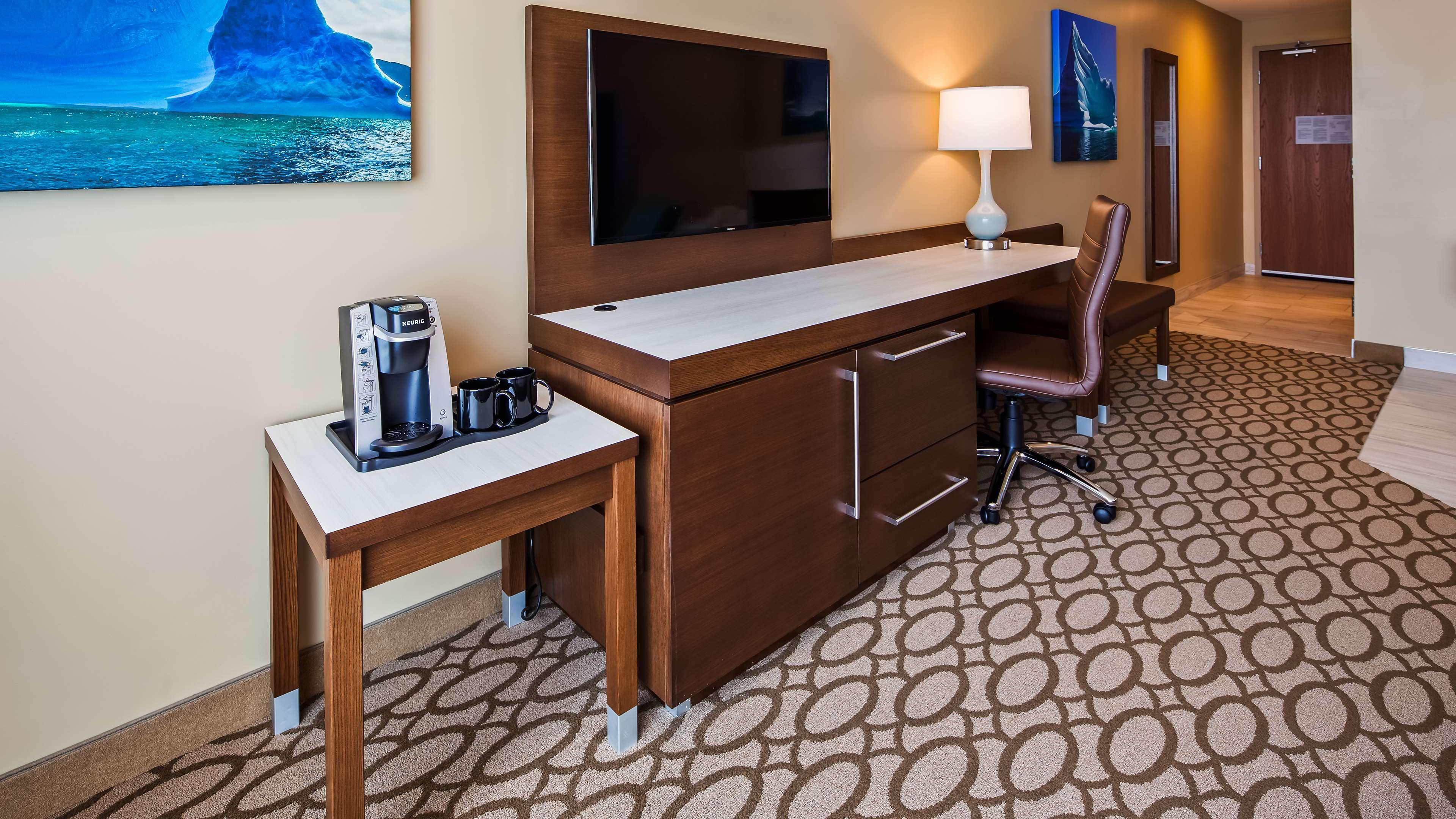 Best Western Plus St. John'S Airport Hotel And Suites Екстер'єр фото