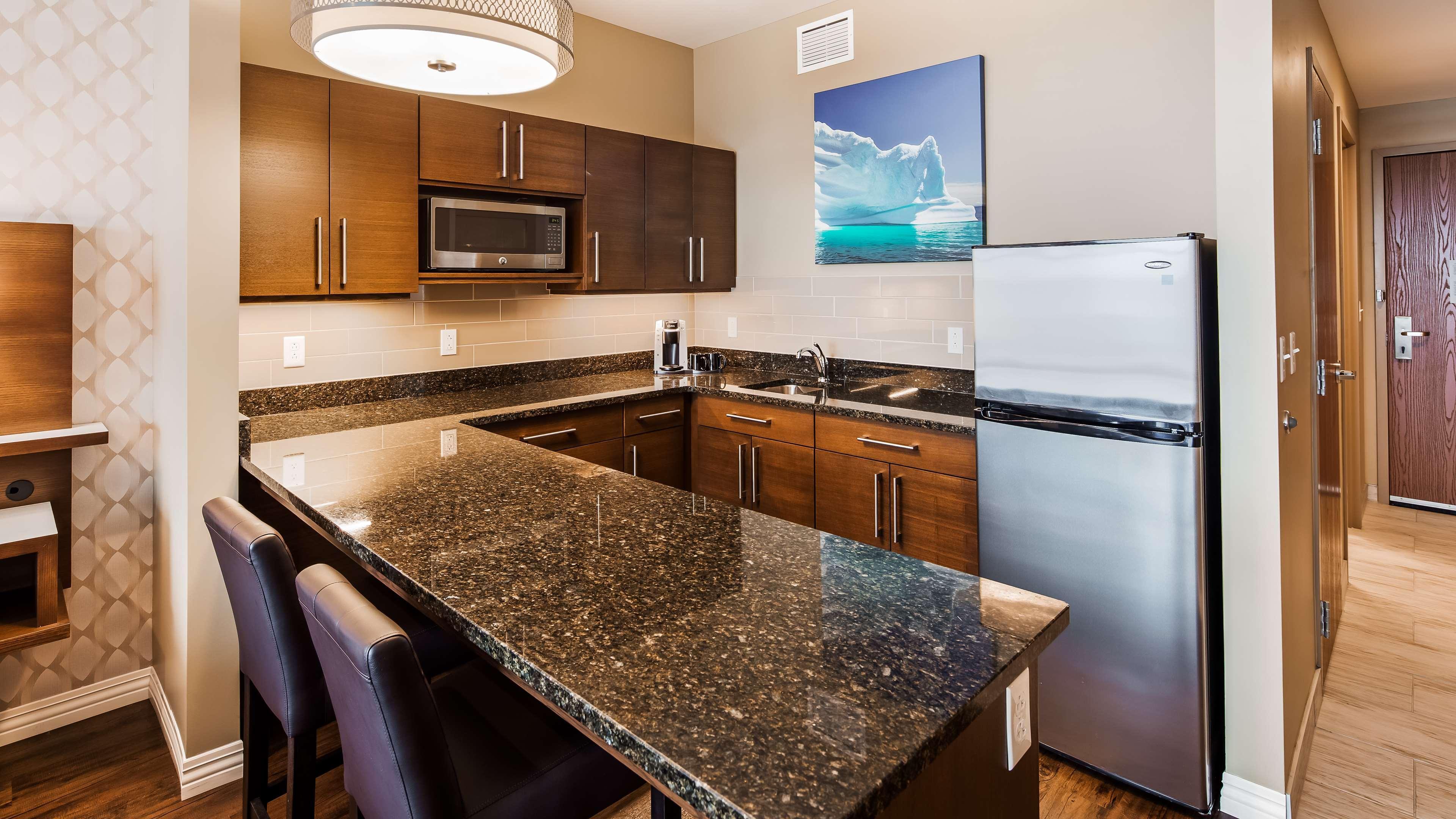 Best Western Plus St. John'S Airport Hotel And Suites Екстер'єр фото