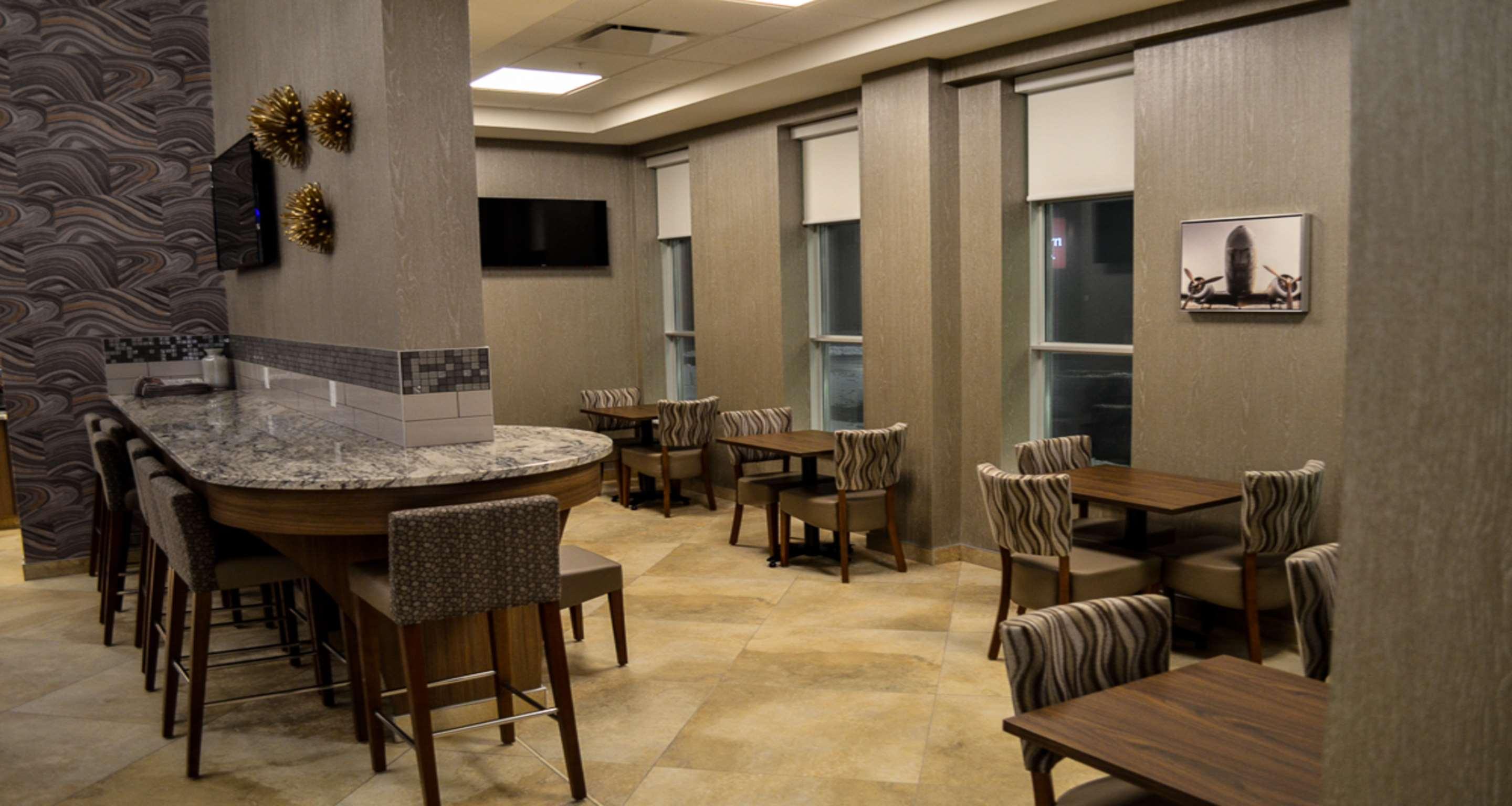Best Western Plus St. John'S Airport Hotel And Suites Екстер'єр фото