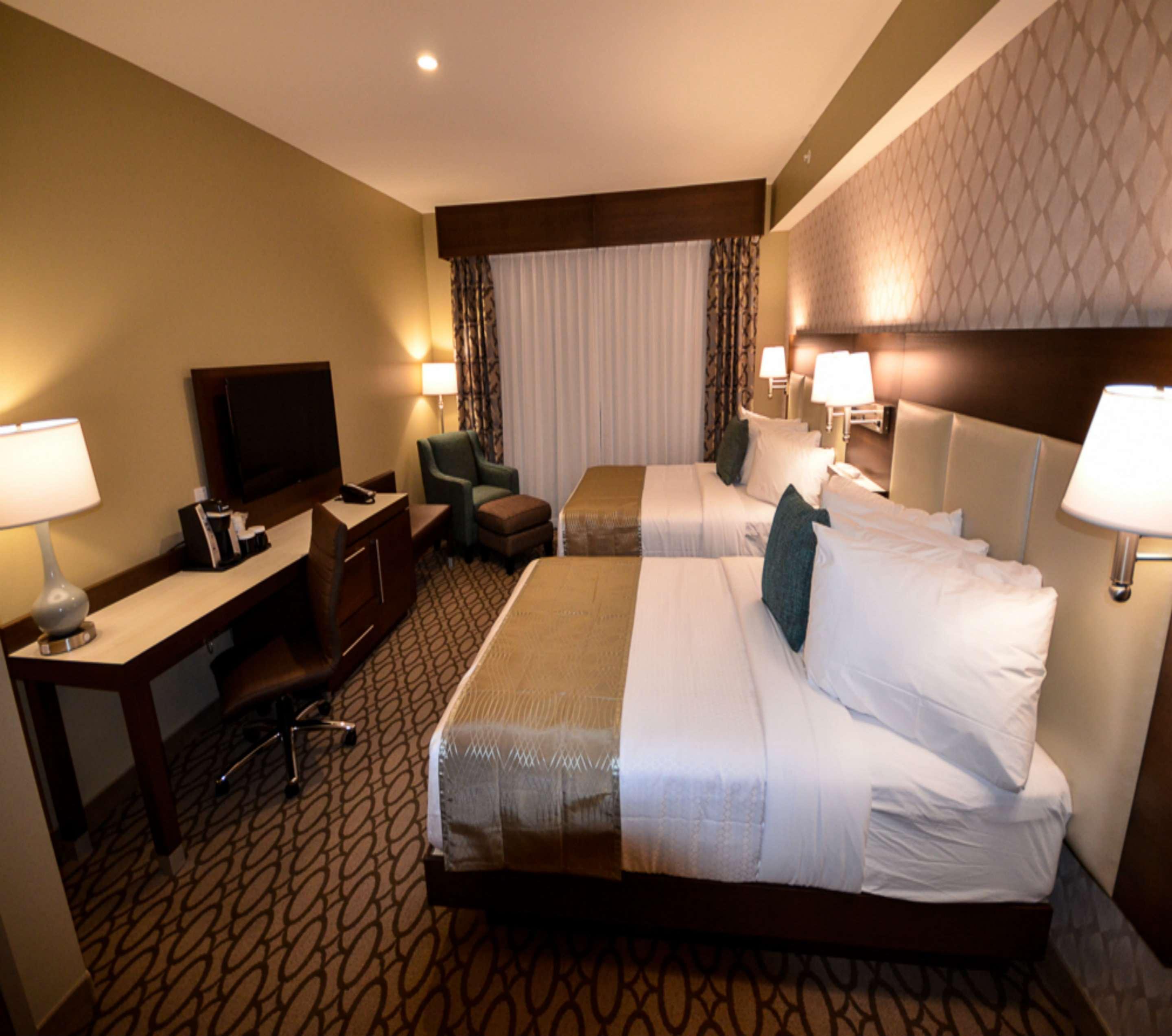 Best Western Plus St. John'S Airport Hotel And Suites Екстер'єр фото