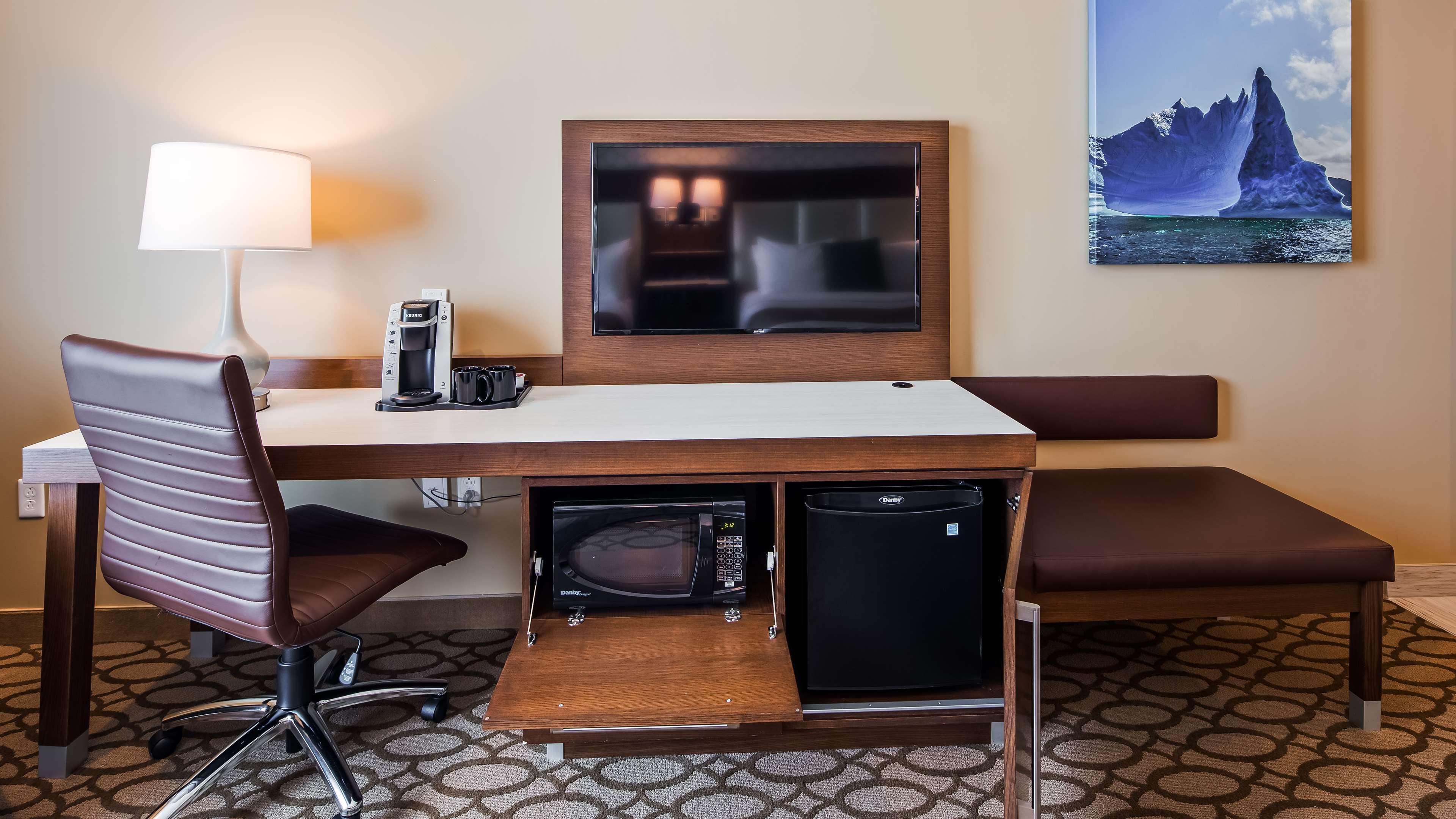 Best Western Plus St. John'S Airport Hotel And Suites Екстер'єр фото