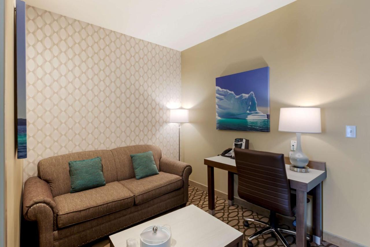 Best Western Plus St. John'S Airport Hotel And Suites Екстер'єр фото